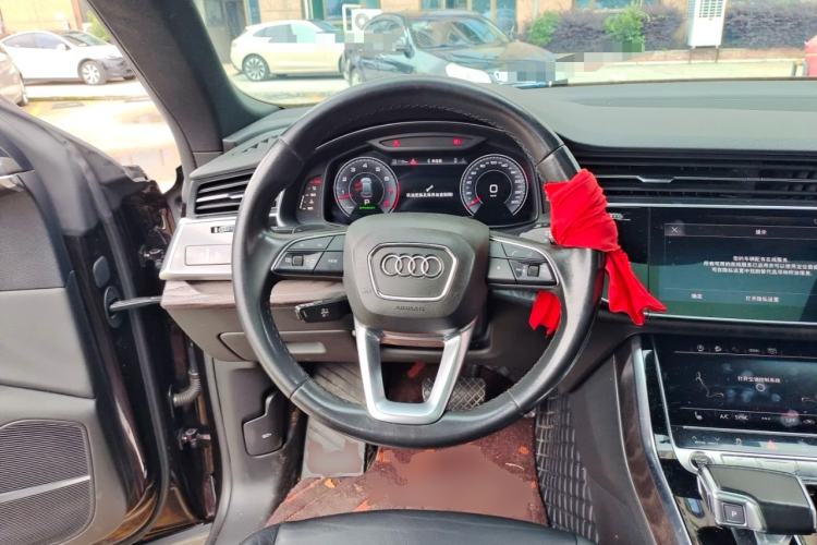 Used Audi Q8 2021 55 TFSI Luxury Dynamic Edition Steering Wheel
