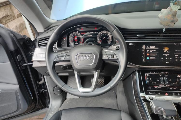 Used Audi Q8 2021 55 TFSI Luxury Dynamic Edition Steering Wheel