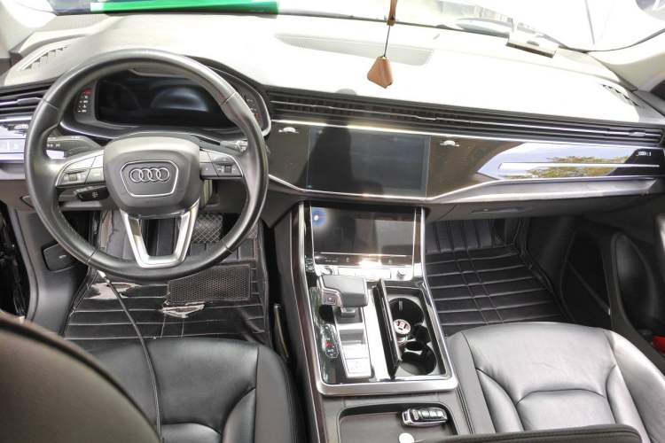 Used Audi Q8 2021 55 TFSI Luxury Dynamic Edition Center Console