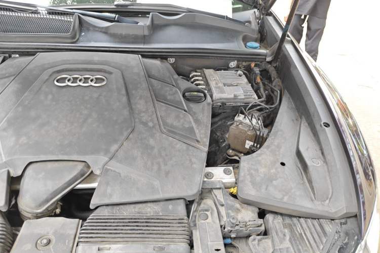 Used Audi Q8 2021 55 TFSI Luxury Dynamic Edition Engine Bay Left