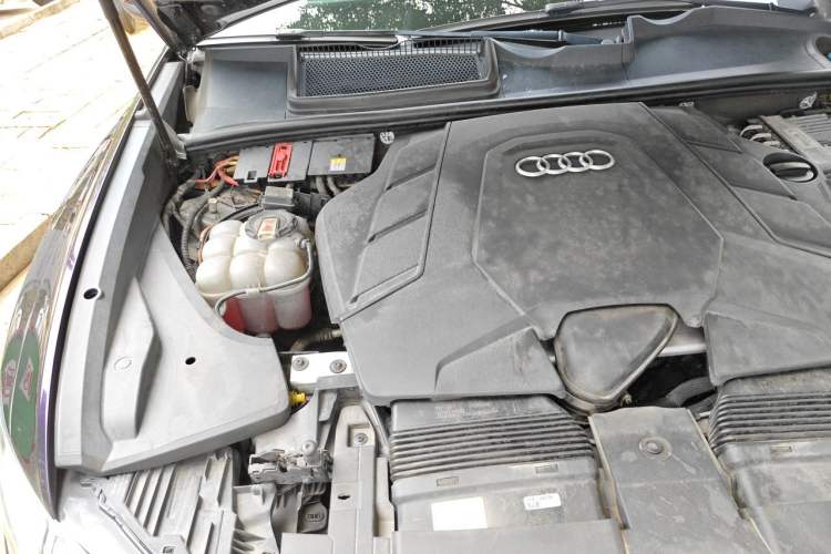 Used Audi Q8 2021 55 TFSI Luxury Dynamic Edition Engine Bay Right