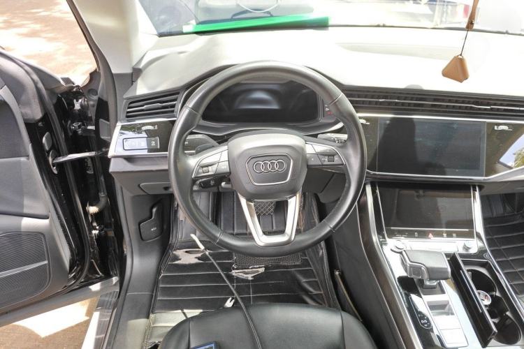 Used Audi Q8 2021 55 TFSI Luxury Dynamic Edition Steering Wheel