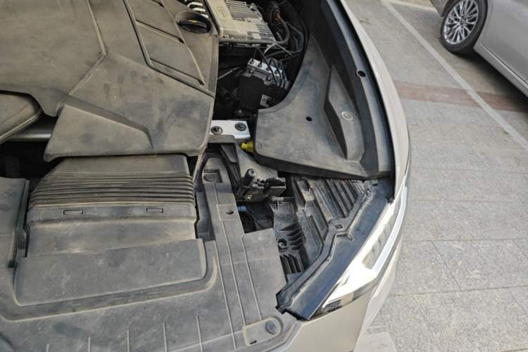 Used Audi Q8 2021 55 TFSI Prestige Dynamic Edition Engine Bay Left