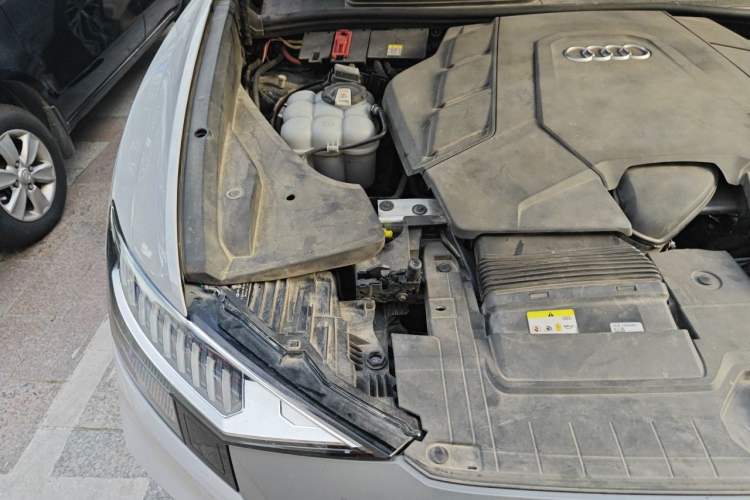 Used Audi Q8 2021 55 TFSI Prestige Dynamic Edition Engine Bay Right
