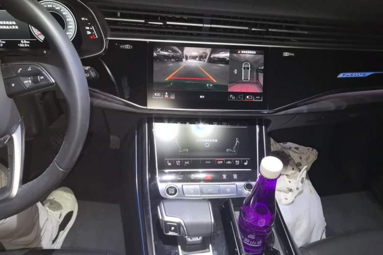 Used Audi Q8 2022 55 TFSI Luxury Dynamic Edition Audio And AC Panel