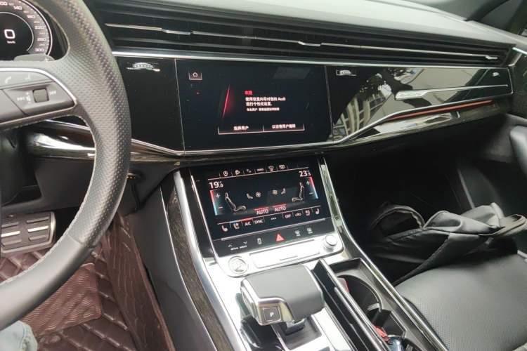 Used Audi Q8 2022 55 TFSI Prestige Dynamic Edition Audio And AC Panel