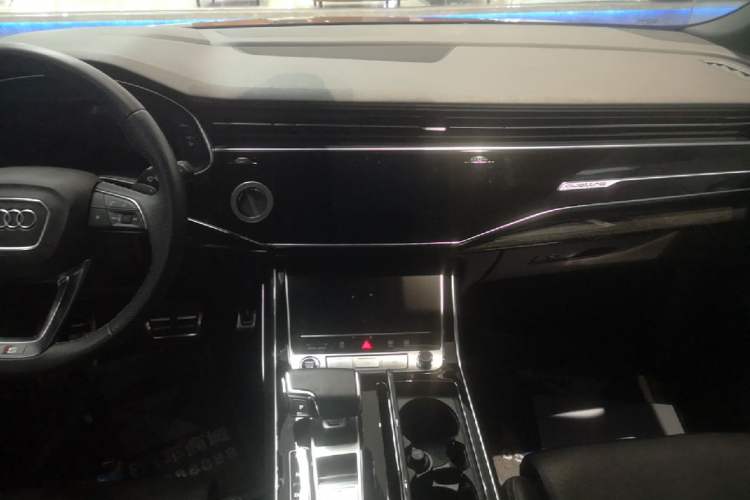 Used Audi Q8 2022 55 TFSI Prestige Dynamic Edition Audio And AC Panel