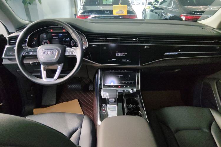 Used Audi Q8 2022 55 TFSI Luxury Dynamic Edition Center Console