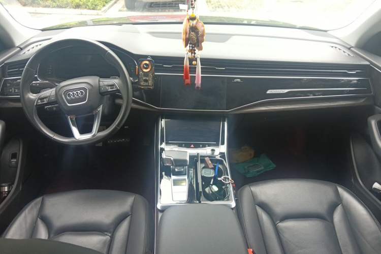 Used Audi Q8 2022 55 TFSI Luxury Dynamic Edition Center Console