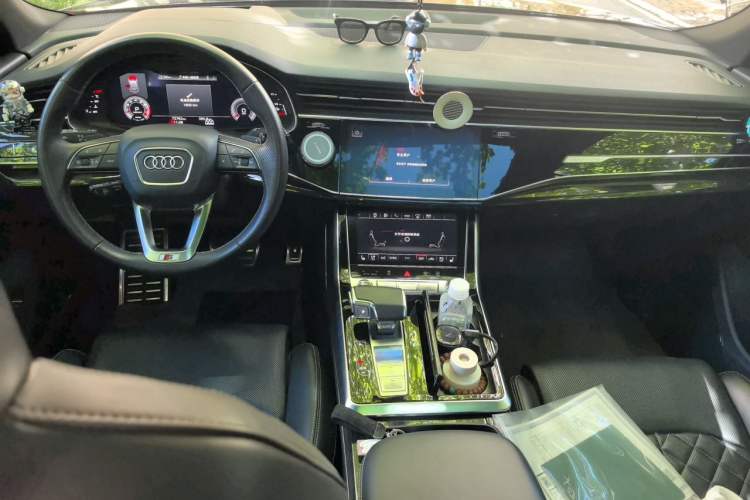 Used Audi Q8 2022 55 TFSI Prestige Dynamic Edition Center Console