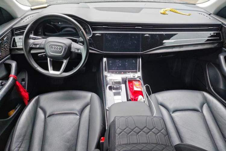 Used Audi Q8 2022 55 TFSI Luxury Dynamic Edition Center Console