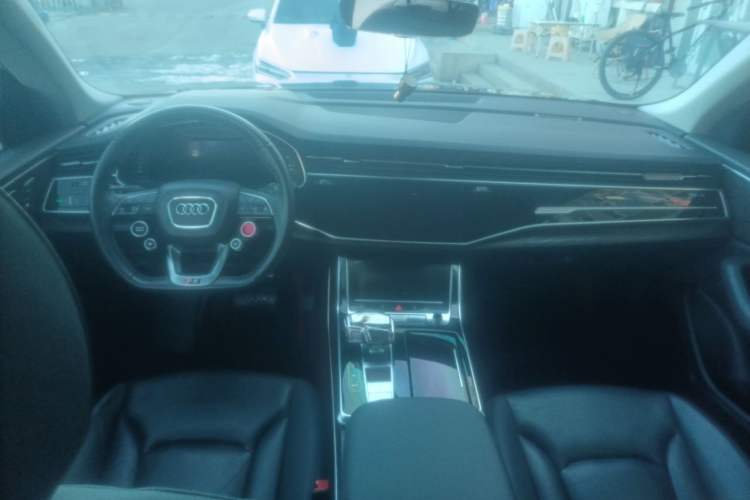 Used Audi Q8 2022 55 TFSI Luxury Dynamic Edition Center Console