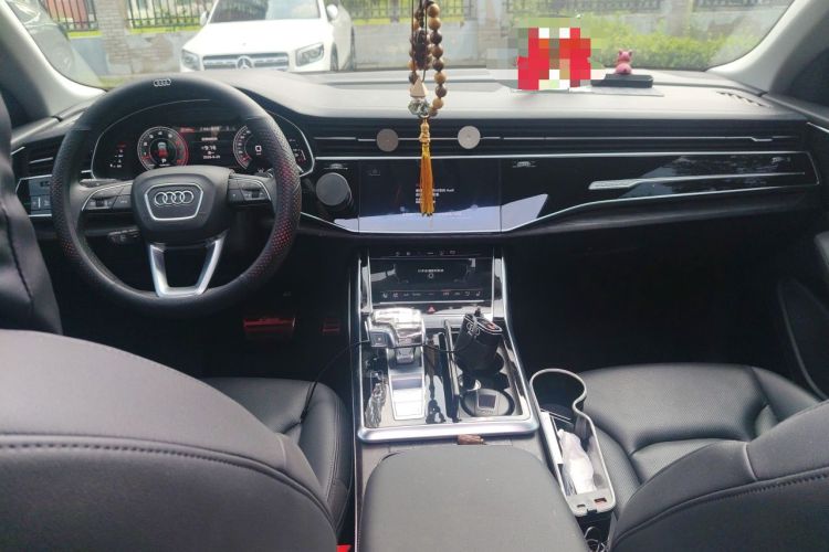 Used Audi Q8 2022 55 TFSI Luxury Dynamic Edition Center Console
