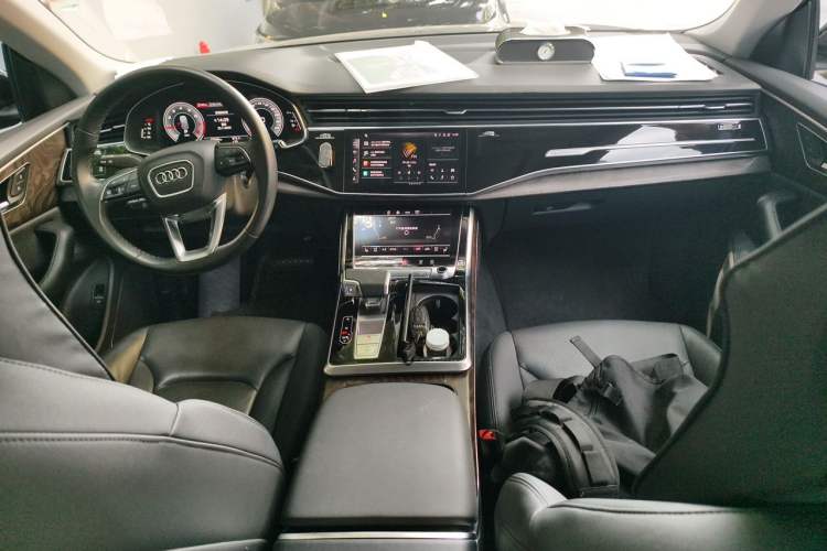 Used Audi Q8 2022 45 TFSI Luxury Dynamic Model Center Console