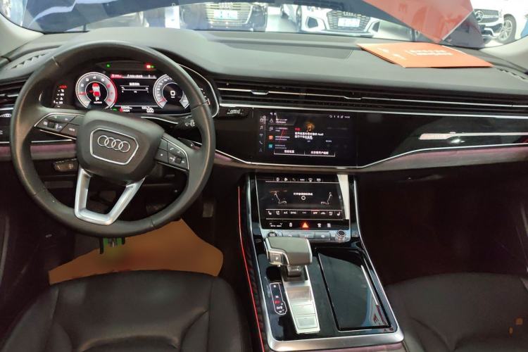 Used Audi Q8 2022 55 TFSI Luxury Dynamic Edition Center Console