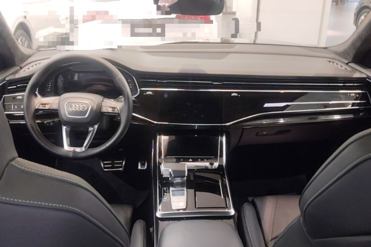Used Audi Q8  Center Console