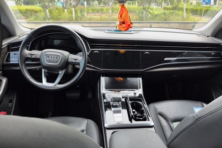 Used Audi Q8 2022 55 TFSI Luxury Dynamic Edition Center Console