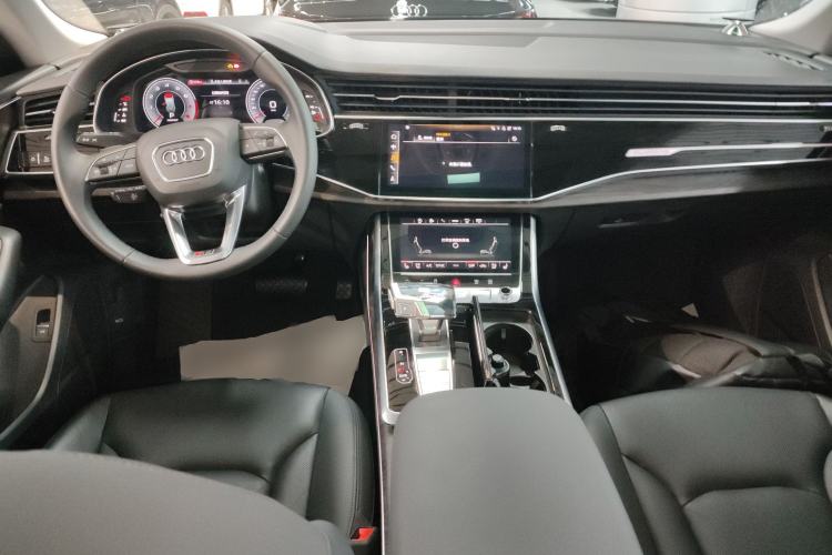 Used Audi Q8 2022 55 TFSI Luxury Dynamic Edition Center Console