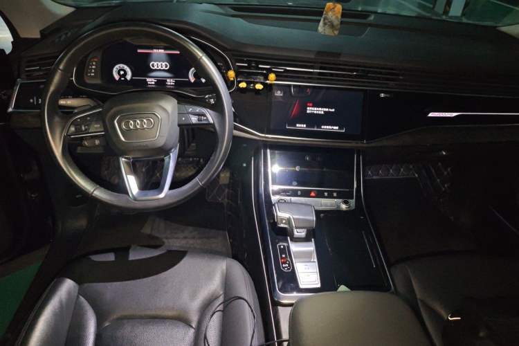Used Audi Q8 2022 55 TFSI Luxury Dynamic Edition Center Console