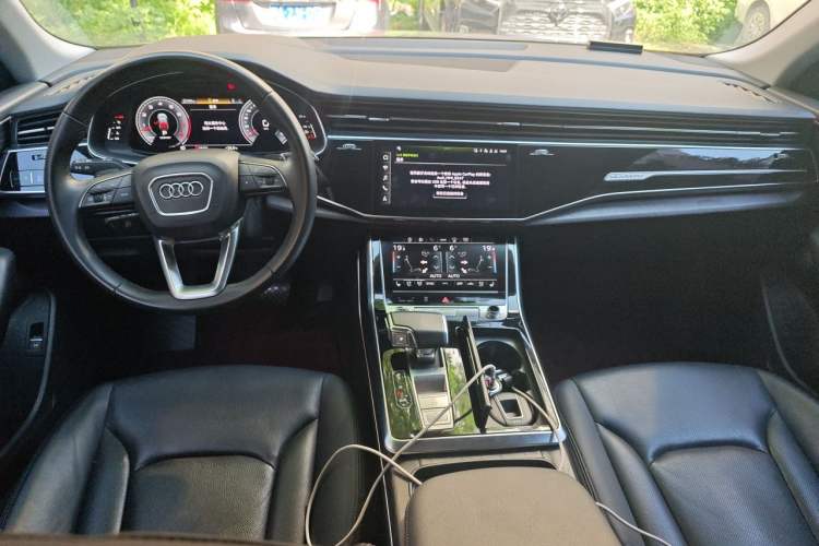 Used Audi Q8 2022 55 TFSI Luxury Dynamic Edition Center Console