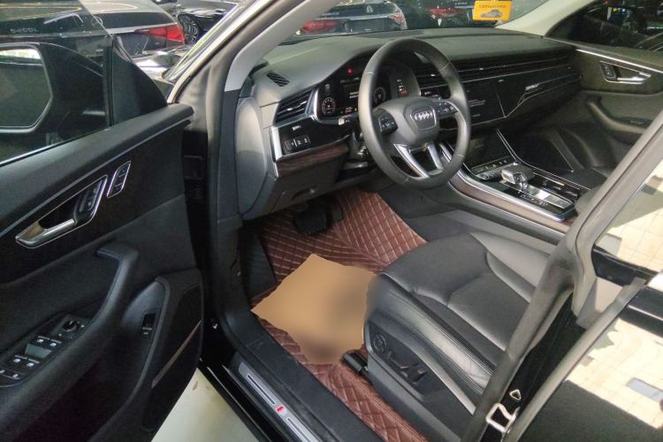 Used Audi Q8 2022 55 TFSI Luxury Dynamic Edition Driver Seat