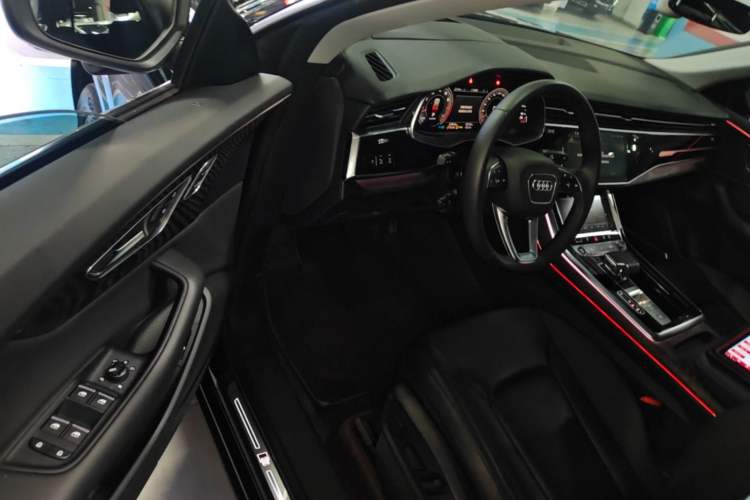 Used Audi Q8 2022 55 TFSI Luxury Dynamic Edition Driver Seat