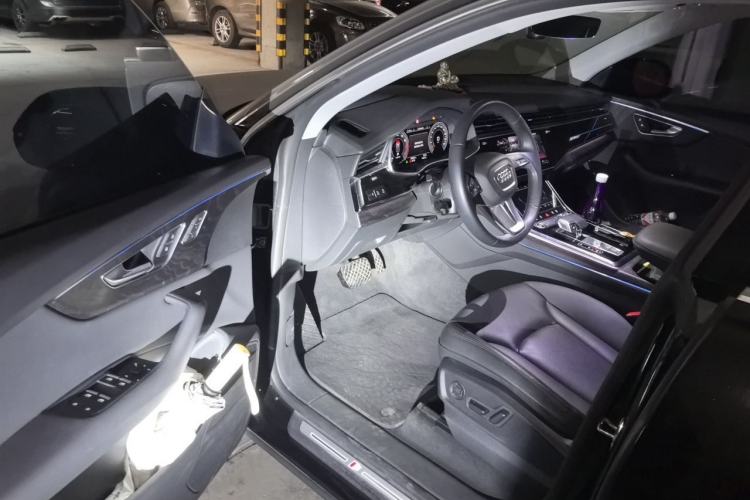 Used Audi Q8 2022 55 TFSI Luxury Dynamic Edition Driver Seat