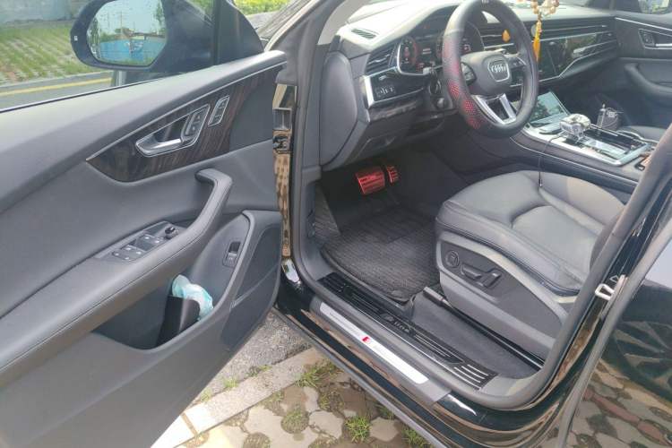 Used Audi Q8 2022 55 TFSI Luxury Dynamic Edition Driver Seat