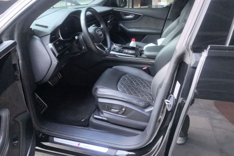 Used Audi Q8  Driver Seat