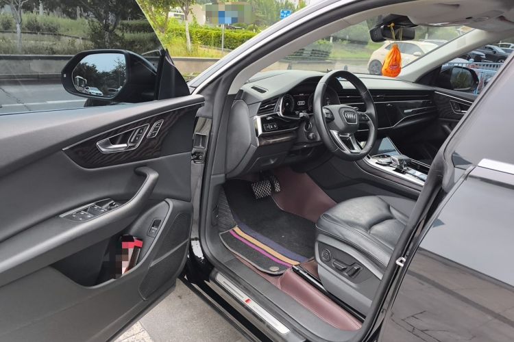 Used Audi Q8 2022 55 TFSI Luxury Dynamic Edition Driver Seat