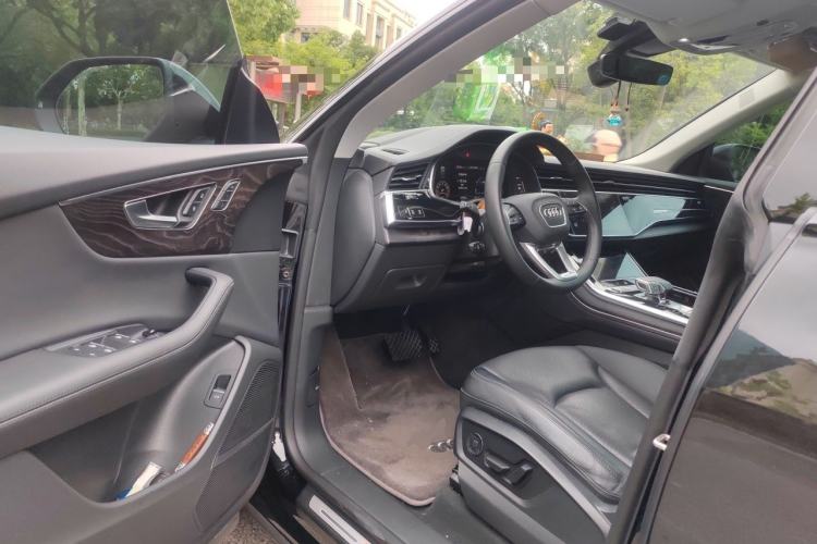 Used Audi Q8 2022 55 TFSI Luxury Dynamic Edition Driver Seat