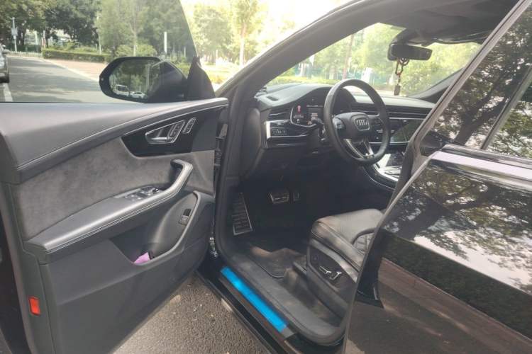 Used Audi Q8 2022 55 TFSI Snow Sports Edition Driver Seat
