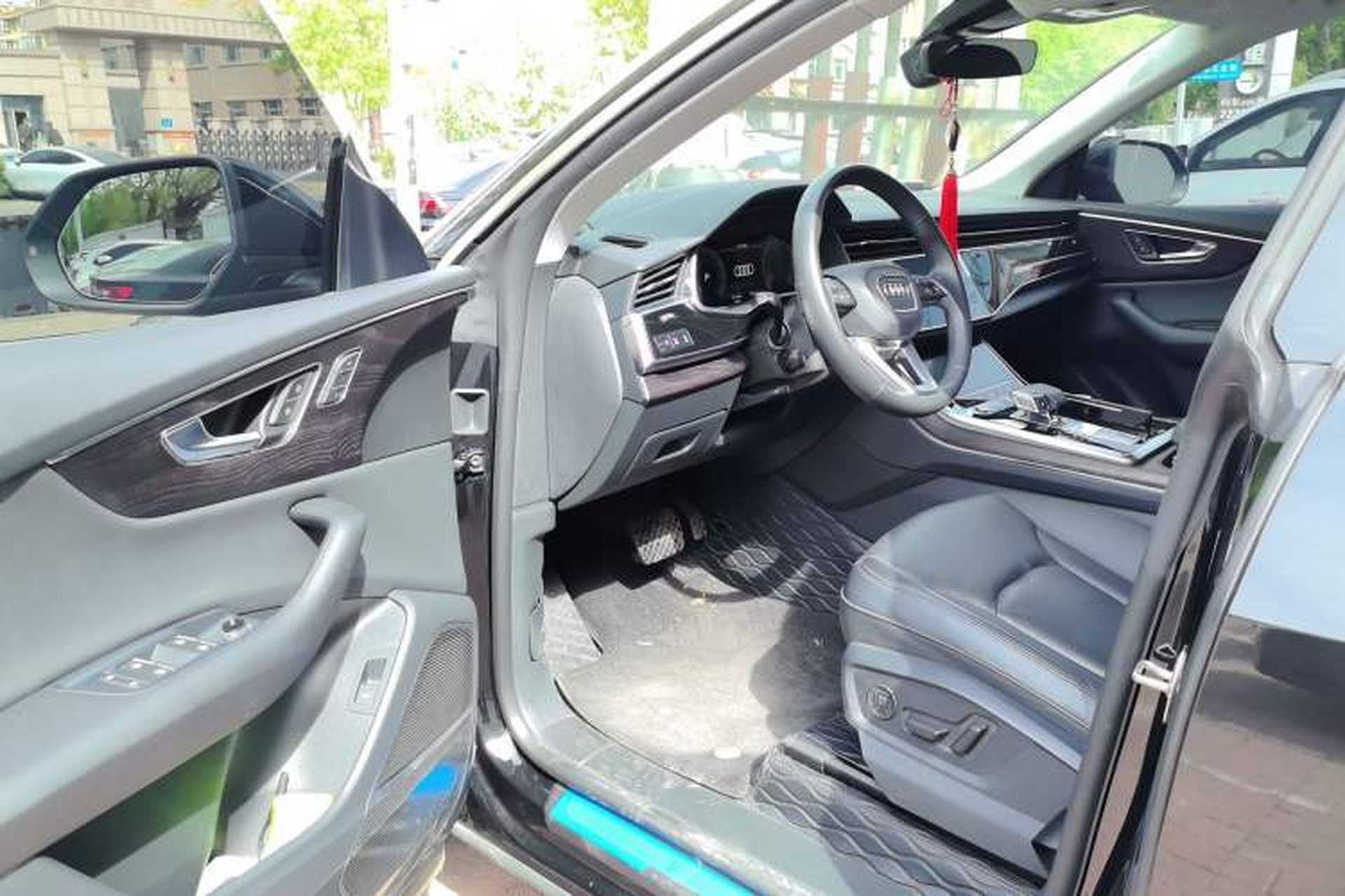 Used Audi Q8 2022 55 TFSI Luxury Dynamic Edition Driver Seat