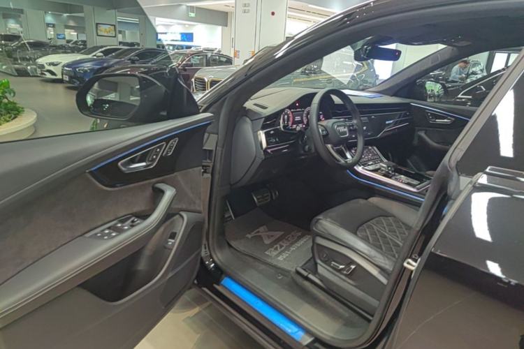 Used Audi Q8 2022 55 TFSI Snow Sports Edition Driver Seat