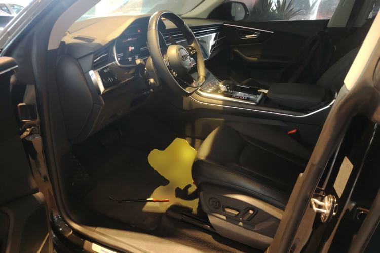 Used Audi Q8 2022 55 TFSI Luxury Dynamic Edition Driver Seat