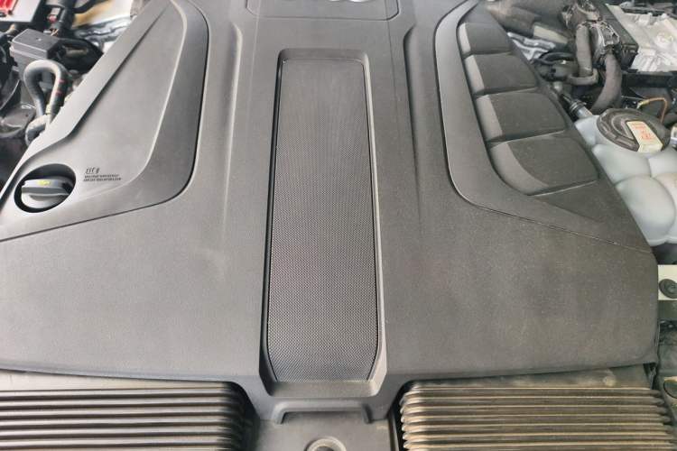 Used Audi Q8 2022 45 TFSI Luxury Dynamic Model Engine Bay