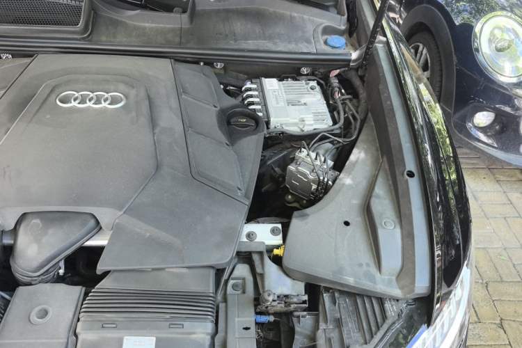 Used Audi Q8 2022 55 TFSI Prestige Dynamic Edition Engine Bay Left