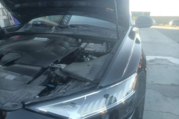 Used Audi Q8 2022 55 TFSI Luxury Dynamic Edition Engine Bay Left