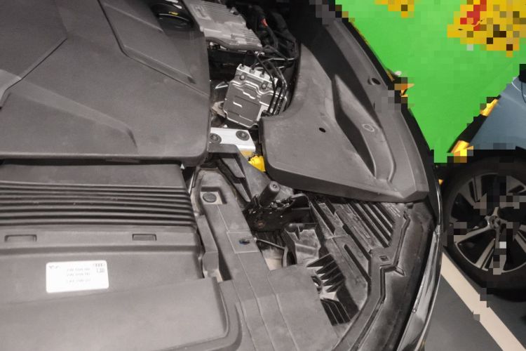 Used Audi Q8 2022 55 TFSI Luxury Dynamic Edition Engine Bay Left
