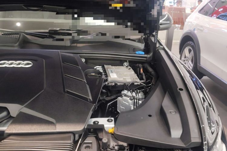 Used Audi Q8  Engine Bay Left