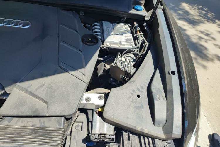 Used Audi Q8 2022 55 TFSI Prestige Dynamic Edition Engine Bay Left