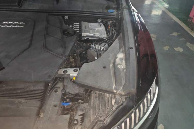 Used Audi Q8 2022 55 TFSI Prestige Dynamic Edition Engine Bay Left