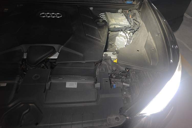 Used Audi Q8 2022 55 TFSI Prestige Dynamic Edition Engine Bay Left