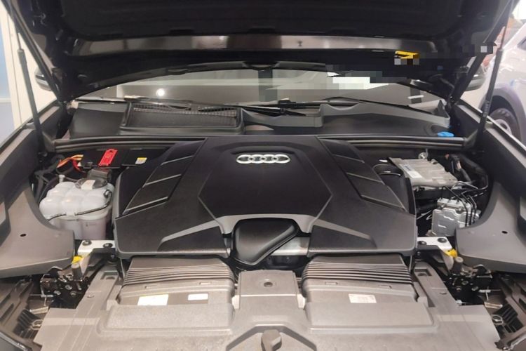 Used Audi Q8  Engine Bay