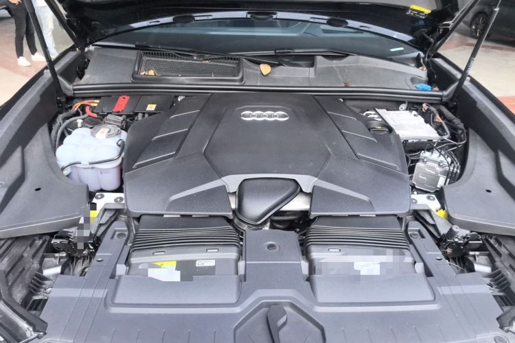 Used Audi Q8  Engine Bay