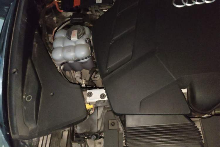 Used Audi Q8 2022 55 TFSI Prestige Dynamic Edition Engine Bay Right