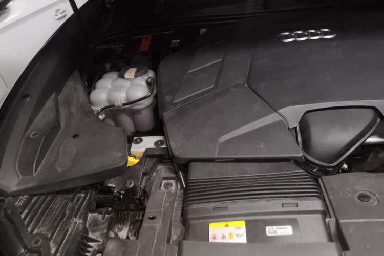 Used Audi Q8 2022 55 TFSI Luxury Dynamic Edition Engine Bay Right