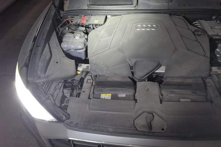 Used Audi Q8 2022 55 TFSI Luxury Dynamic Edition Engine Bay Right