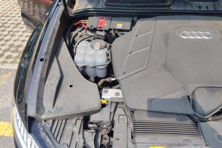 Used Audi Q8 2022 55 TFSI Luxury Dynamic Edition Engine Bay Right