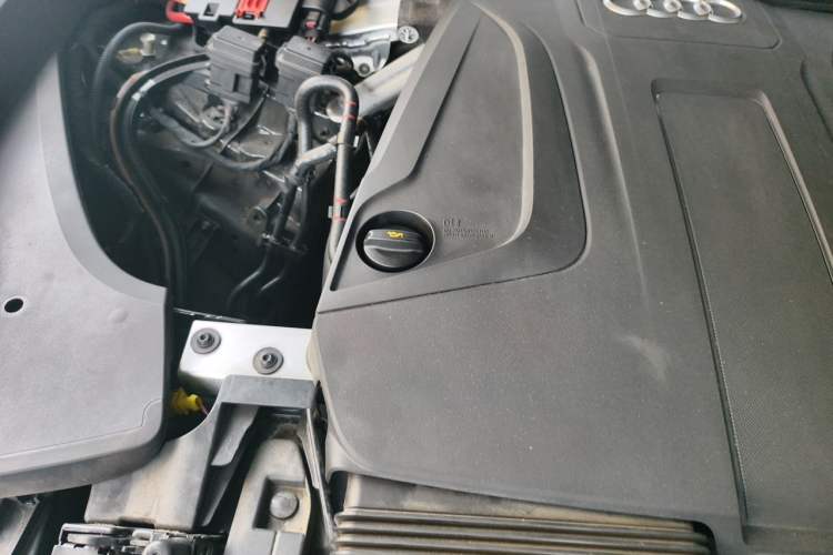 Used Audi Q8 2022 45 TFSI Luxury Dynamic Model Engine Bay Right